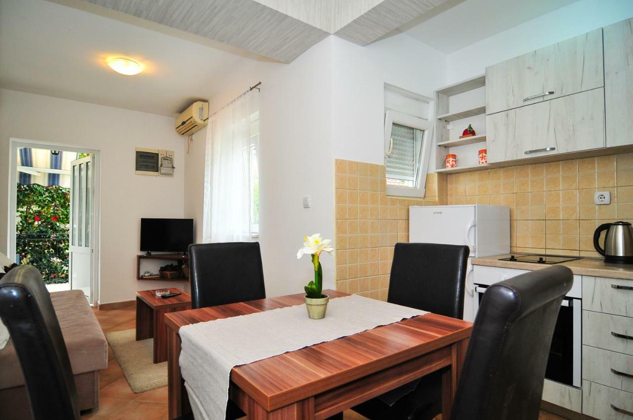 Apartments Pean Tivat Bagian luar foto