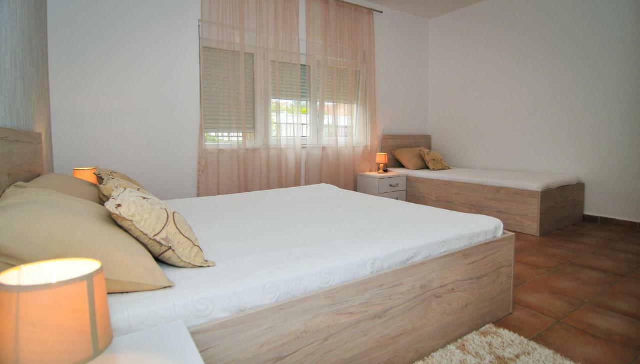 Apartments Pean Tivat Bagian luar foto