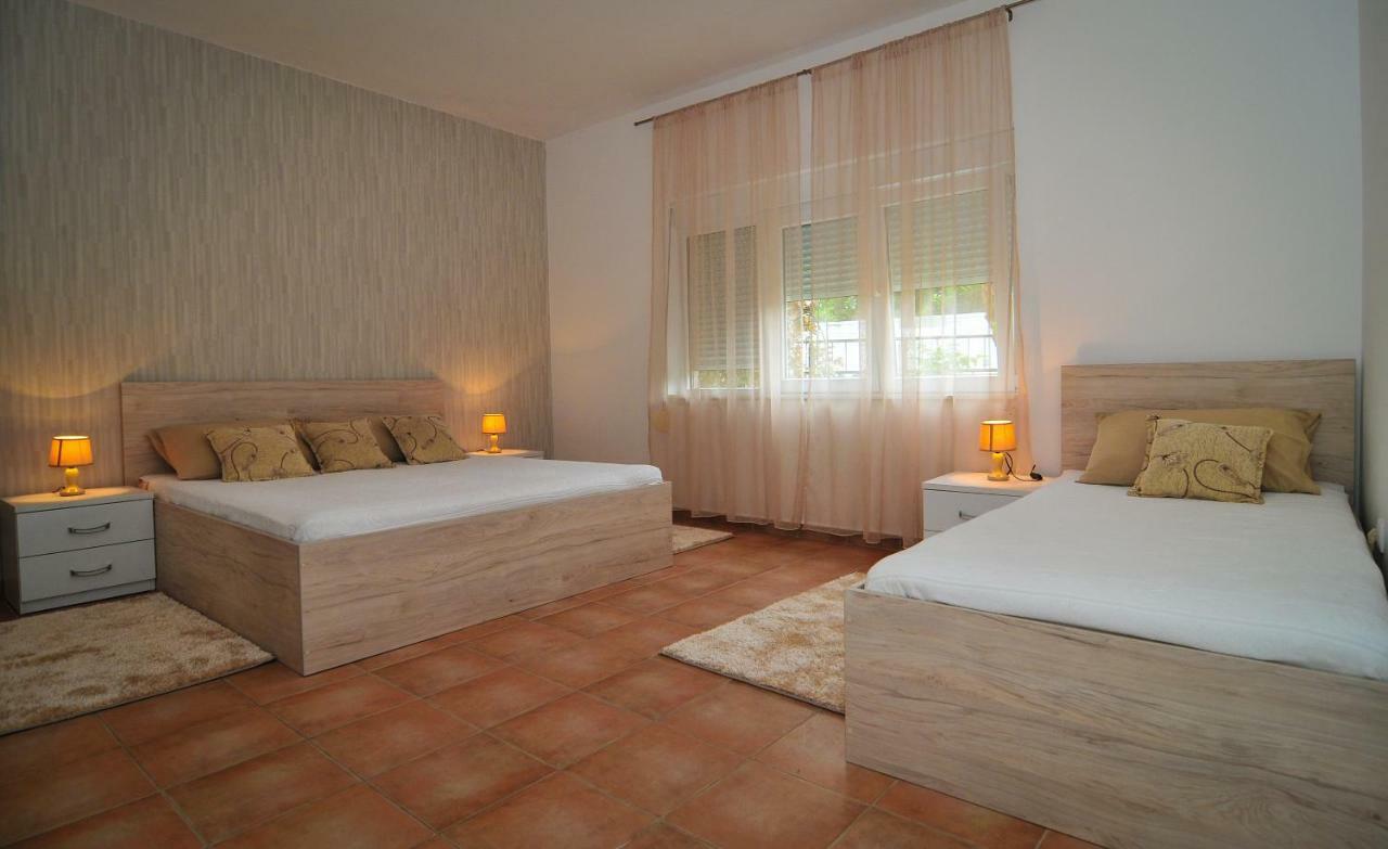 Apartments Pean Tivat Bagian luar foto