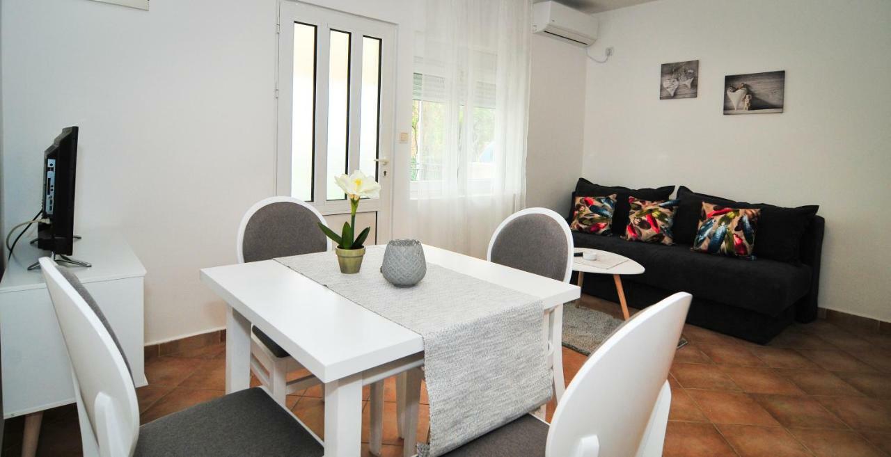 Apartments Pean Tivat Bagian luar foto