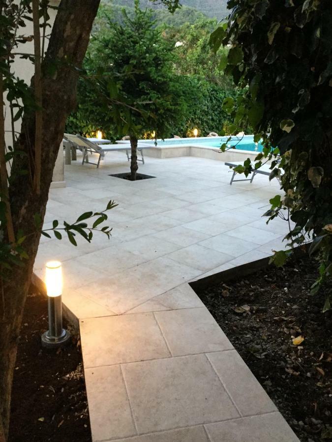 Apartments Pean Tivat Bagian luar foto